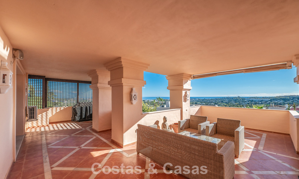 Appartements et penthouses de luxe spacieux avec vue sur la mer à vendre à Nueva Andalucia, Marbella 796817