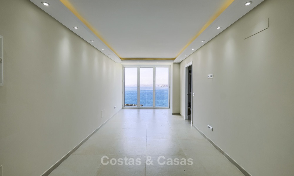 Appartement entièrement rénové avec vue sur la mer à vendre près du port de plaisance d'Estepona, Estepona 12781