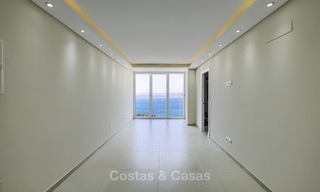Appartement entièrement rénové avec vue sur la mer à vendre près du port de plaisance d'Estepona, Estepona 12781 