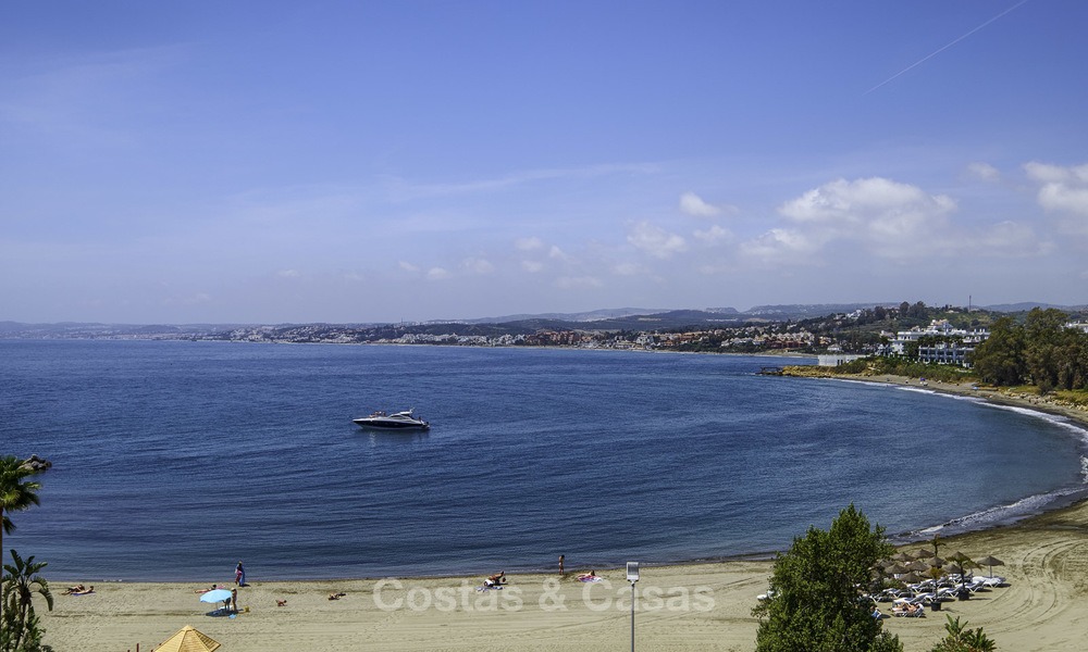 Appartement entièrement rénové avec vue sur la mer à vendre près du port de plaisance d'Estepona, Estepona 12805