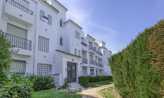 Penthouse entièrement rénové en bord de mer à vendre sur le New Golden Mile, entre Estepona et Marbella. 12807 