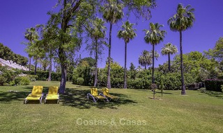 Appartements de jardin bien situé et à prix attractif à vendre, à distance de marche de la plage, des commodités et de Puerto Banus - Nueva Andalucia, Marbella 13090 