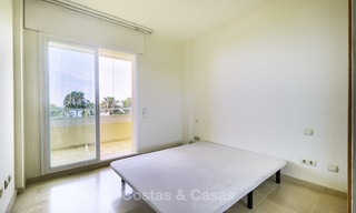 Bel appartement en première ligne de plage avec une vue exceptionnelle sur la mer à vendre dans un complexe de haut standing, Cabopino, Marbella Est 13006 