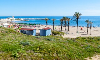 Bel appartement en première ligne de plage avec une vue exceptionnelle sur la mer à vendre dans un complexe de haut standing, Cabopino, Marbella Est 13016 