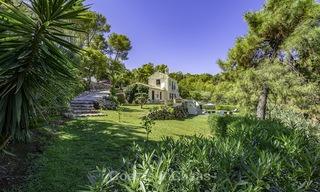Villa traditionnelle idyllique avec vue imprenable sur la campagne à vendre, dans le domaine sécurisé et exclusif d'El Madroñal, Benahavis, Marbella. 12941 