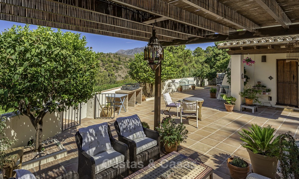 Villa traditionnelle idyllique avec vue imprenable sur la campagne à vendre, dans le domaine sécurisé et exclusif d'El Madroñal, Benahavis, Marbella. 12947