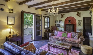 Villa traditionnelle idyllique avec vue imprenable sur la campagne à vendre, dans le domaine sécurisé et exclusif d'El Madroñal, Benahavis, Marbella. 12949 