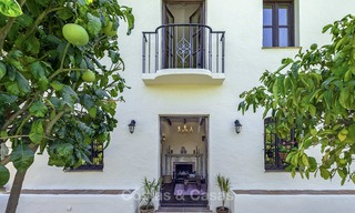 Villa traditionnelle idyllique avec vue imprenable sur la campagne à vendre, dans le domaine sécurisé et exclusif d'El Madroñal, Benahavis, Marbella. 12951 