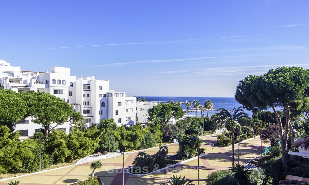 Penthouse avec vue sur la mer dans un complexe de plage en première ligne à vendre, Puerto Banus, Marbella 13247