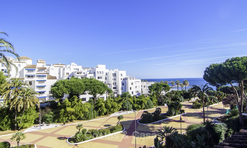Penthouse avec vue sur la mer dans un complexe de plage en première ligne à vendre, Puerto Banus, Marbella 13248