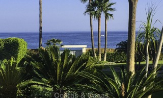 Situé directement sur la plage, penthouse de coin exceptionnel à vendre dans une résidence exclusive et sécurisée, New Golden Mile, Marbella - Estepona 13330 