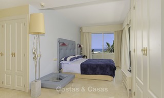 Situé directement sur la plage, penthouse de coin exceptionnel à vendre dans une résidence exclusive et sécurisée, New Golden Mile, Marbella - Estepona 13333 