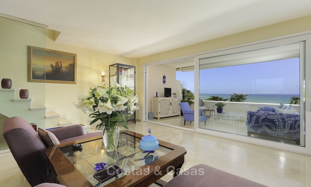 Situé directement sur la plage, penthouse de coin exceptionnel à vendre dans une résidence exclusive et sécurisée, New Golden Mile, Marbella - Estepona 13351