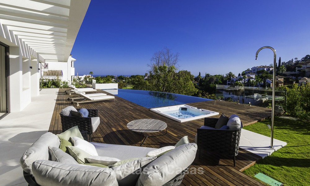Villa de luxe flambant neuve et moderne avec vue panoramique sur la mer à vendre, prête à emménager, dans une urbanisation chic de golf à Nueva Andalucía, Marbella 13263