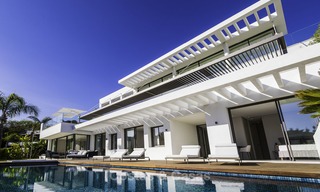 Villa de luxe flambant neuve et moderne avec vue panoramique sur la mer à vendre, prête à emménager, dans une urbanisation chic de golf à Nueva Andalucía, Marbella 13265 