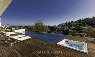 Villa de luxe flambant neuve et moderne avec vue panoramique sur la mer à vendre, prête à emménager, dans une urbanisation chic de golf à Nueva Andalucía, Marbella 13268 