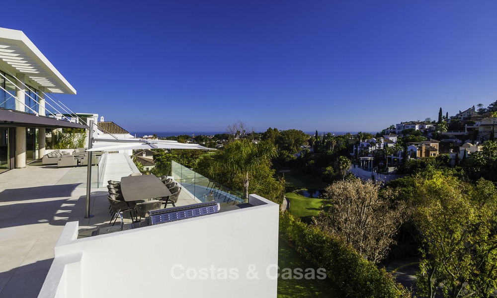 Villa de luxe flambant neuve et moderne avec vue panoramique sur la mer à vendre, prête à emménager, dans une urbanisation chic de golf à Nueva Andalucía, Marbella 13271