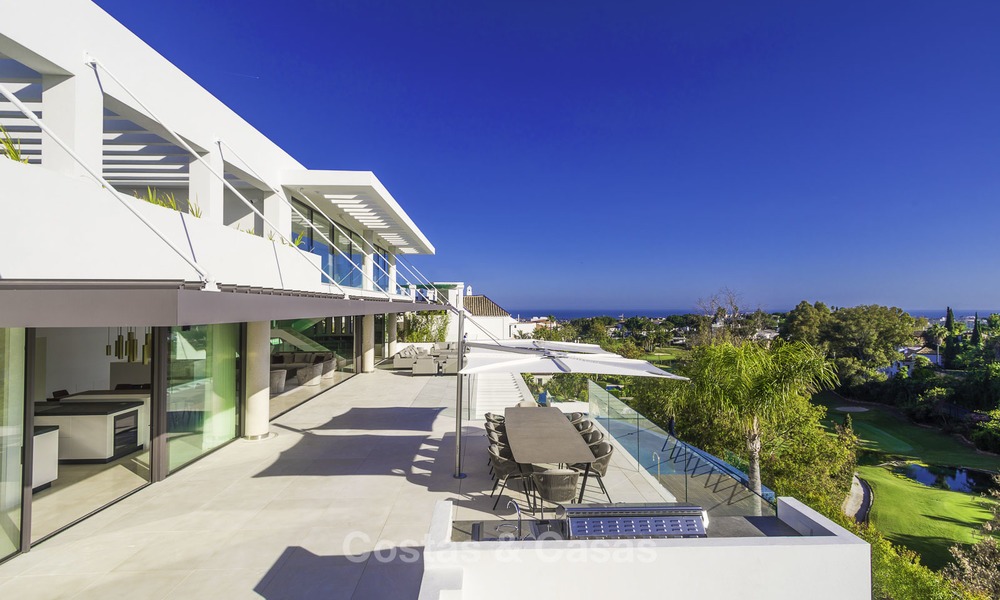 Villa de luxe flambant neuve et moderne avec vue panoramique sur la mer à vendre, prête à emménager, dans une urbanisation chic de golf à Nueva Andalucía, Marbella 13272