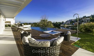 Villa de luxe flambant neuve et moderne avec vue panoramique sur la mer à vendre, prête à emménager, dans une urbanisation chic de golf à Nueva Andalucía, Marbella 13277 