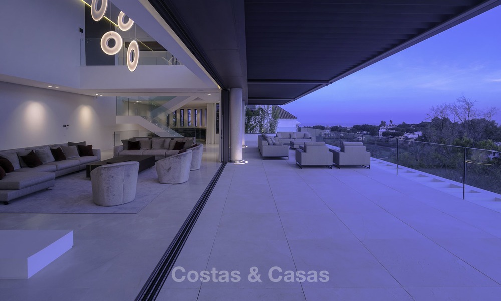 Villa de luxe flambant neuve et moderne avec vue panoramique sur la mer à vendre, prête à emménager, dans une urbanisation chic de golf à Nueva Andalucía, Marbella 13287