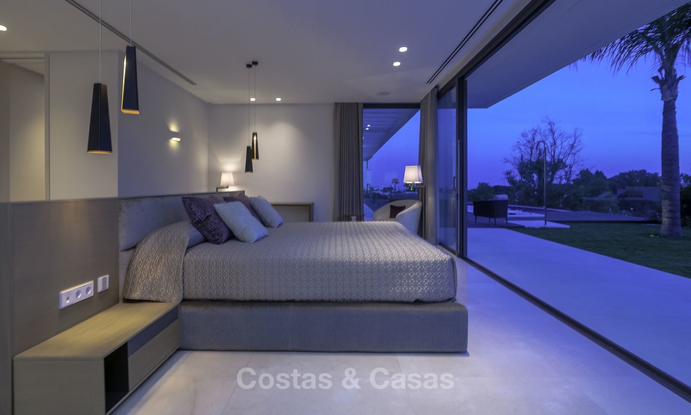 Villa de luxe flambant neuve et moderne avec vue panoramique sur la mer à vendre, prête à emménager, dans une urbanisation chic de golf à Nueva Andalucía, Marbella 13293