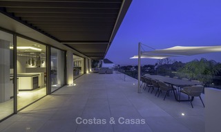 Villa de luxe flambant neuve et moderne avec vue panoramique sur la mer à vendre, prête à emménager, dans une urbanisation chic de golf à Nueva Andalucía, Marbella 13297 