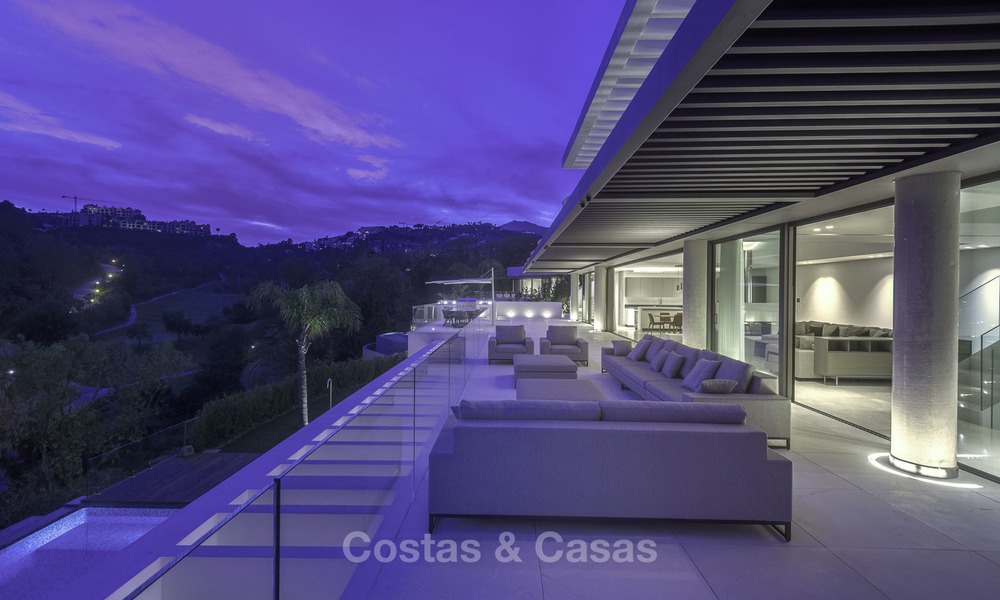 Villa de luxe flambant neuve et moderne avec vue panoramique sur la mer à vendre, prête à emménager, dans une urbanisation chic de golf à Nueva Andalucía, Marbella 13302