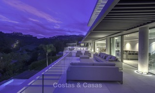 Villa de luxe flambant neuve et moderne avec vue panoramique sur la mer à vendre, prête à emménager, dans une urbanisation chic de golf à Nueva Andalucía, Marbella 13302 