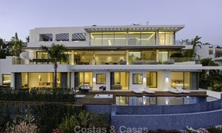 Villa de luxe flambant neuve et moderne avec vue panoramique sur la mer à vendre, prête à emménager, dans une urbanisation chic de golf à Nueva Andalucía, Marbella 13309 