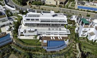Villa de luxe flambant neuve et moderne avec vue panoramique sur la mer à vendre, prête à emménager, dans une urbanisation chic de golf à Nueva Andalucía, Marbella 13310 