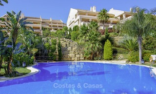 Albatross Hill: Appartements et penthouses de luxe spacieux avec vue sur la mer à vendre à Nueva Andalucia, Marbella 13383 