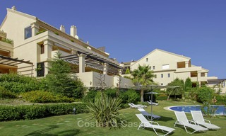 Albatross Hill: Appartements et penthouses de luxe spacieux avec vue sur la mer à vendre à Nueva Andalucia, Marbella 13385 
