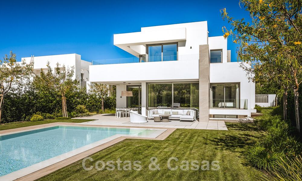 Nouvelles villas de luxe modernes à vendre sur le New Golden Mile, entre Marbella et Estepona 43097