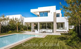 Nouvelles villas de luxe modernes à vendre sur le New Golden Mile, entre Marbella et Estepona 43097 