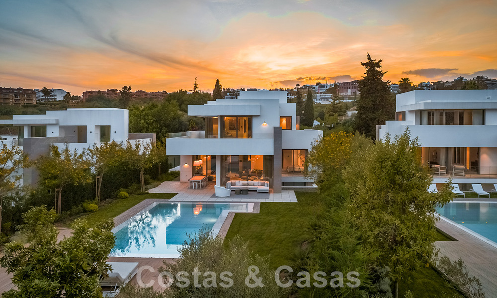 Nouvelles villas de luxe modernes à vendre sur le New Golden Mile, entre Marbella et Estepona 43100