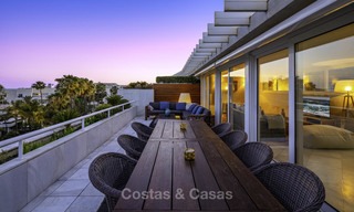 Penthouse très luxueux en duplex de 4 chambres à vendre dans un complexe exclusif en bord de mer, Puerto Banus, Marbella 13650 
