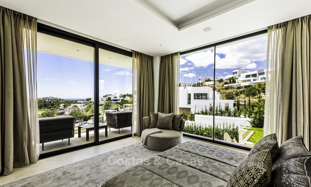 Nouvelle villa moderne avec vue panoramique sur la mer et le golf à vendre, prête à emménager à Benahavis - Marbella 13635