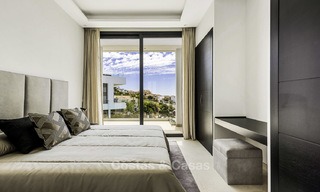 Nouvelle villa moderne avec vue panoramique sur la mer et le golf à vendre, prête à emménager à Benahavis - Marbella 13636 