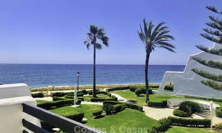 Opportunité : Merveilleuse maison de ville en première ligne de plage avec vue imprenable sur la mer à vendre sur la prestigieuse Golden Mile, Marbella 13698 