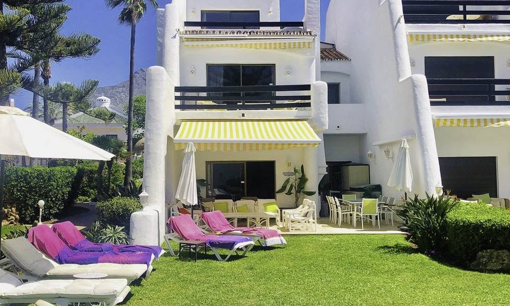 Opportunité : Merveilleuse maison de ville en première ligne de plage avec vue imprenable sur la mer à vendre sur la prestigieuse Golden Mile, Marbella 13708