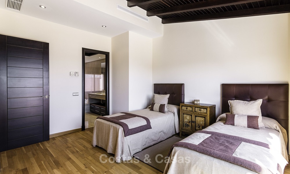 Exceptionnel duplex de luxe en front de mer à vendre dans un complexe prestigieux, Puerto Banus, Marbella 13884