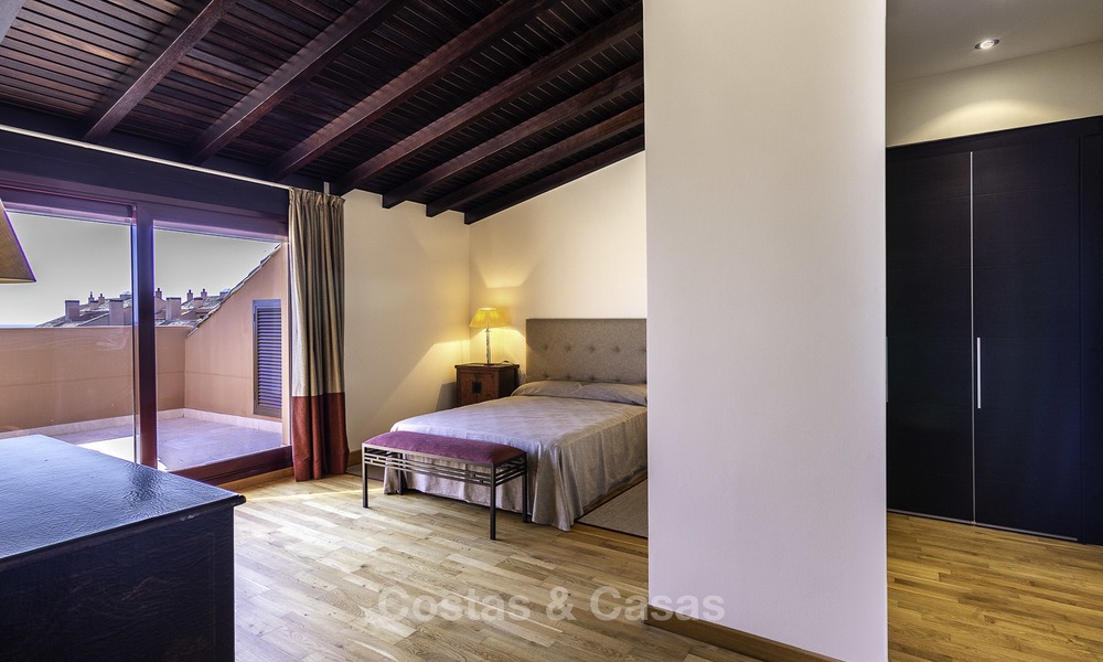 Exceptionnel duplex de luxe en front de mer à vendre dans un complexe prestigieux, Puerto Banus, Marbella 13885