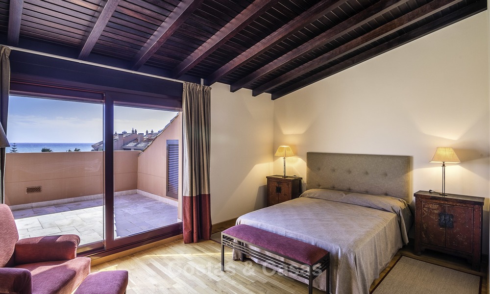 Exceptionnel duplex de luxe en front de mer à vendre dans un complexe prestigieux, Puerto Banus, Marbella 13888