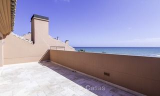 Exceptionnel duplex de luxe en front de mer à vendre dans un complexe prestigieux, Puerto Banus, Marbella 13889 