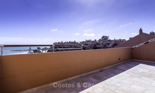 Exceptionnel duplex de luxe en front de mer à vendre dans un complexe prestigieux, Puerto Banus, Marbella 13890 