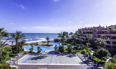 Exceptionnel duplex de luxe en front de mer à vendre dans un complexe prestigieux, Puerto Banus, Marbella 13908
