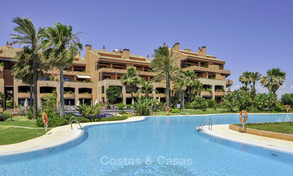 Exceptionnel duplex de luxe en front de mer à vendre dans un complexe prestigieux, Puerto Banus, Marbella 13931