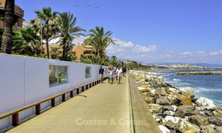 Exceptionnel duplex de luxe en front de mer à vendre dans un complexe prestigieux, Puerto Banus, Marbella 13935 