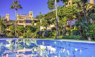 Charmant appartement haut de gamme en bord de mer à vendre dans une urbanisation élégante, Estepona Est, Marbella 13915 