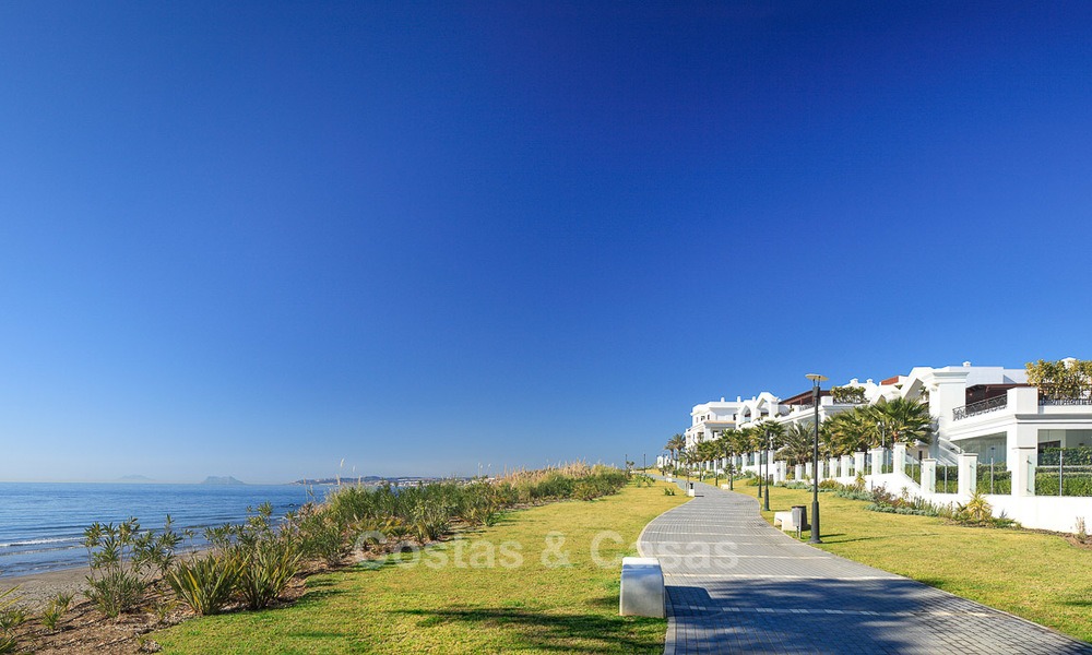 Doncella Beach: Appartements et penthouses exclusifs en première ligne de plage à vendre à Estepona 14032